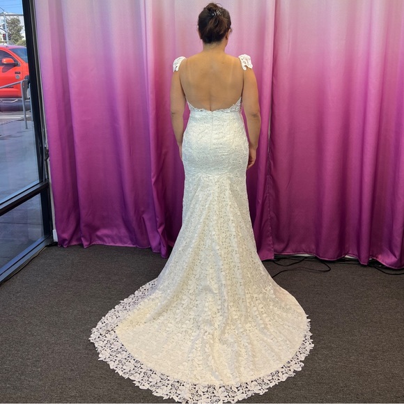 Laudae Santorini ivory wedding dress - size 12 - Picture 6 of 12